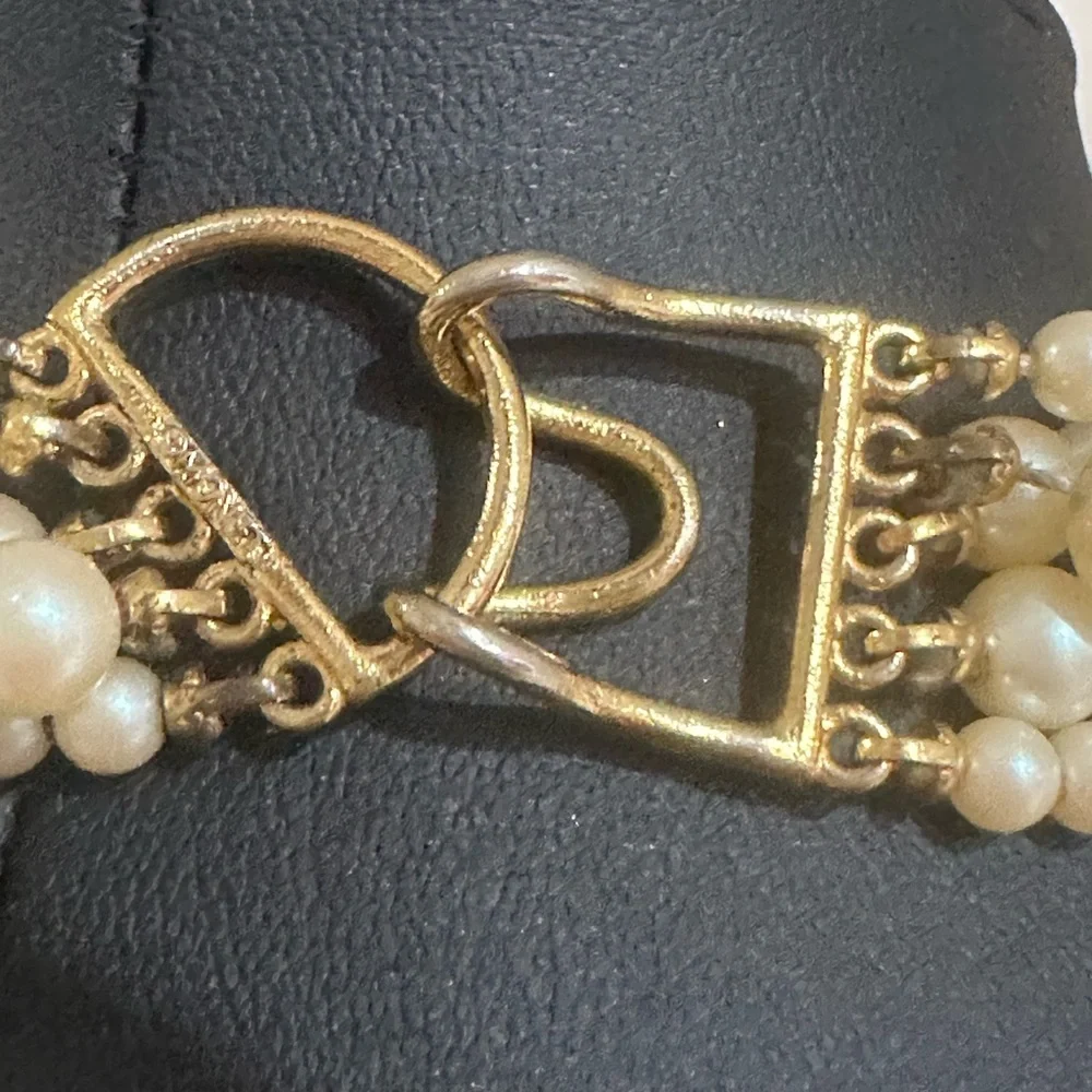 Vintage Signed Monet Chocker . Shell Pearls Woman’s Designer Necklace - Picture 4 of 4